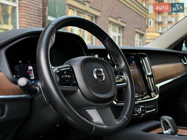 Черный Вольво С90, объемом двигателя 1.97 л и пробегом 120 тыс. км за 33990 $, фото 18 на Automoto.ua