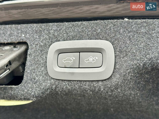 Черный Вольво С90, объемом двигателя 1.97 л и пробегом 121 тыс. км за 33490 $, фото 42 на Automoto.ua