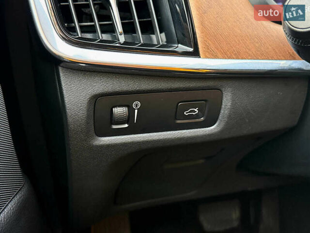 Черный Вольво С90, объемом двигателя 1.97 л и пробегом 120 тыс. км за 33990 $, фото 26 на Automoto.ua