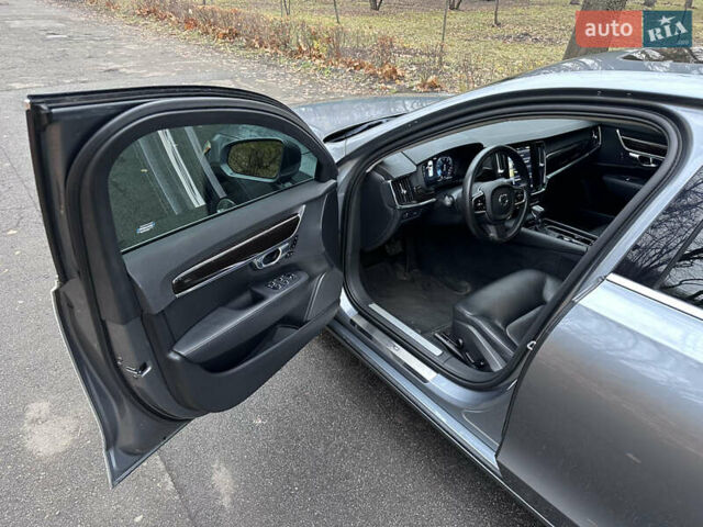 Сірий Вольво S90, об'ємом двигуна 2 л та пробігом 100 тис. км за 25000 $, фото 31 на Automoto.ua