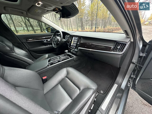 Сірий Вольво S90, об'ємом двигуна 2 л та пробігом 100 тис. км за 25000 $, фото 66 на Automoto.ua