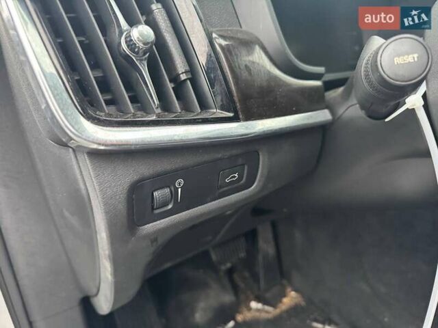 Серый Вольво С90, объемом двигателя 2 л и пробегом 159 тыс. км за 15500 $, фото 13 на Automoto.ua