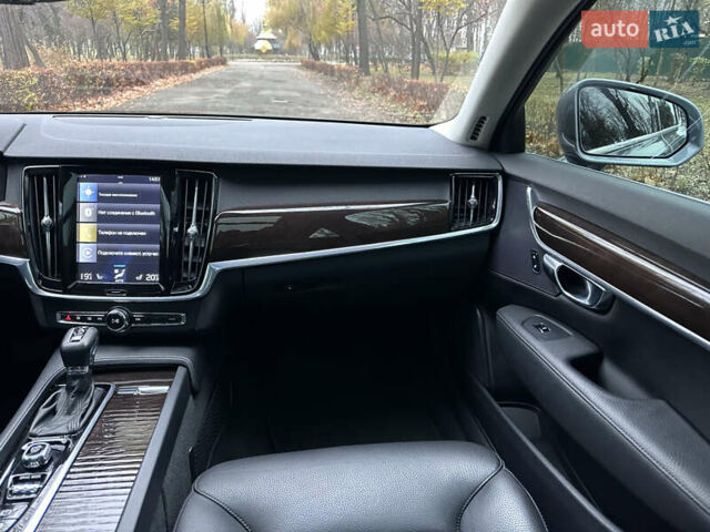 Сірий Вольво S90, об'ємом двигуна 2 л та пробігом 100 тис. км за 25000 $, фото 49 на Automoto.ua