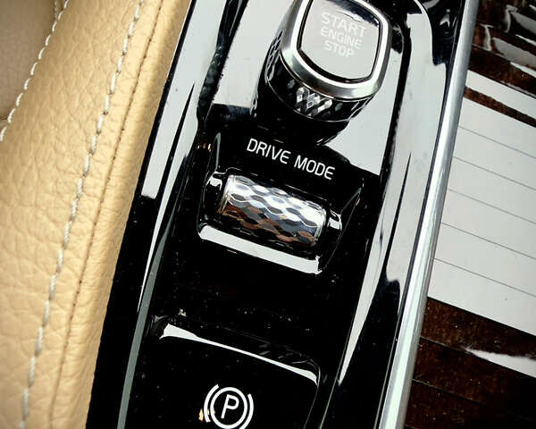 Серый Вольво С90, объемом двигателя 1.97 л и пробегом 91 тыс. км за 23000 $, фото 47 на Automoto.ua