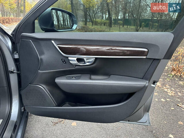 Сірий Вольво S90, об'ємом двигуна 2 л та пробігом 100 тис. км за 25000 $, фото 64 на Automoto.ua
