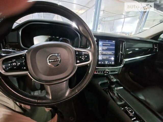 Сірий Вольво S90, об'ємом двигуна 2 л та пробігом 109 тис. км за 26950 $, фото 8 на Automoto.ua