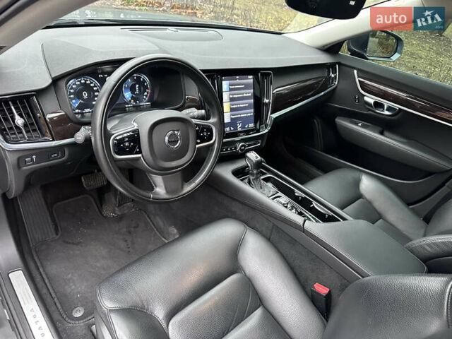 Сірий Вольво S90, об'ємом двигуна 2 л та пробігом 100 тис. км за 25000 $, фото 36 на Automoto.ua