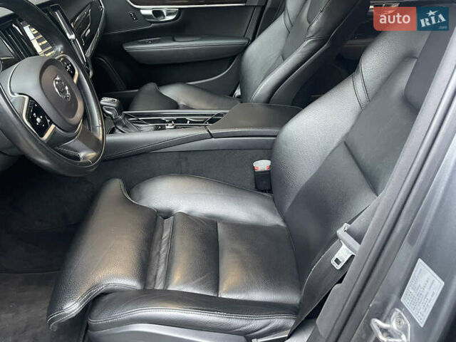 Серый Вольво С90, объемом двигателя 1.97 л и пробегом 398 тыс. км за 16800 $, фото 22 на Automoto.ua