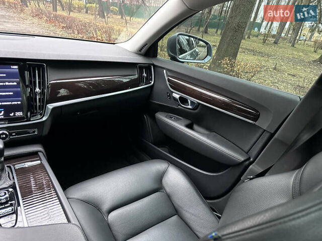 Сірий Вольво S90, об'ємом двигуна 2 л та пробігом 100 тис. км за 25000 $, фото 48 на Automoto.ua