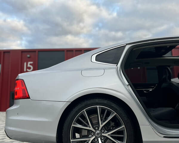 Сірий Вольво S90, об'ємом двигуна 2 л та пробігом 148 тис. км за 18999 $, фото 13 на Automoto.ua