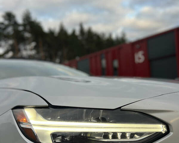 Сірий Вольво S90, об'ємом двигуна 2 л та пробігом 148 тис. км за 18999 $, фото 19 на Automoto.ua