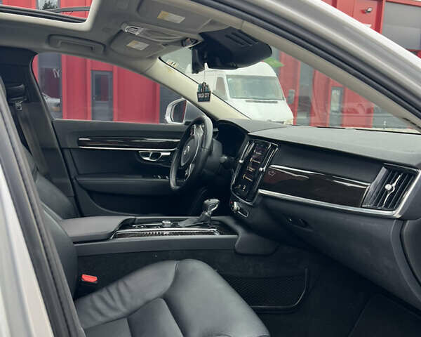 Сірий Вольво S90, об'ємом двигуна 2 л та пробігом 148 тис. км за 18999 $, фото 39 на Automoto.ua