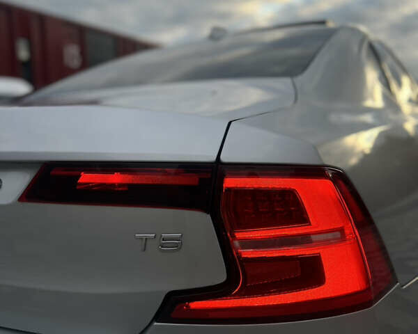 Сірий Вольво S90, об'ємом двигуна 2 л та пробігом 148 тис. км за 18999 $, фото 21 на Automoto.ua