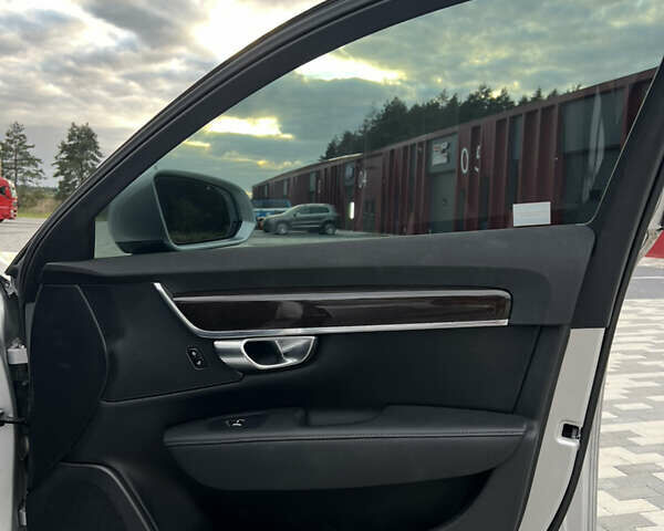 Сірий Вольво S90, об'ємом двигуна 2 л та пробігом 148 тис. км за 18999 $, фото 43 на Automoto.ua