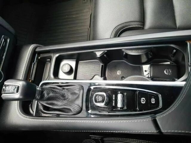 Сірий Вольво S90, об'ємом двигуна 2 л та пробігом 35 тис. км за 16800 $, фото 9 на Automoto.ua