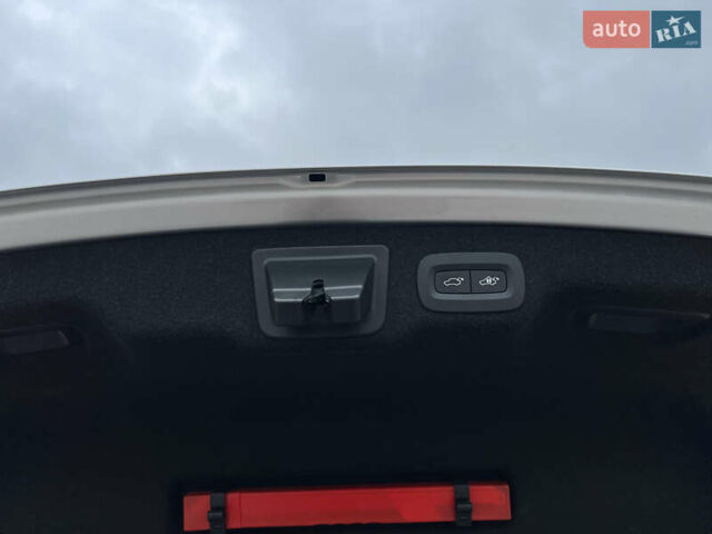 Серый Вольво С90, объемом двигателя 1.97 л и пробегом 48 тыс. км за 40000 $, фото 8 на Automoto.ua