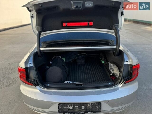 Серый Вольво С90, объемом двигателя 1.97 л и пробегом 170 тыс. км за 38999 $, фото 55 на Automoto.ua