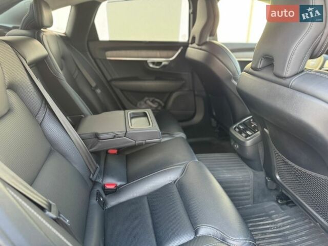 Серый Вольво С90, объемом двигателя 1.97 л и пробегом 170 тыс. км за 38999 $, фото 53 на Automoto.ua