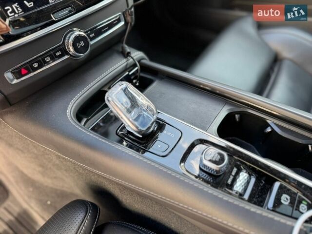 Серый Вольво С90, объемом двигателя 1.97 л и пробегом 170 тыс. км за 38999 $, фото 36 на Automoto.ua