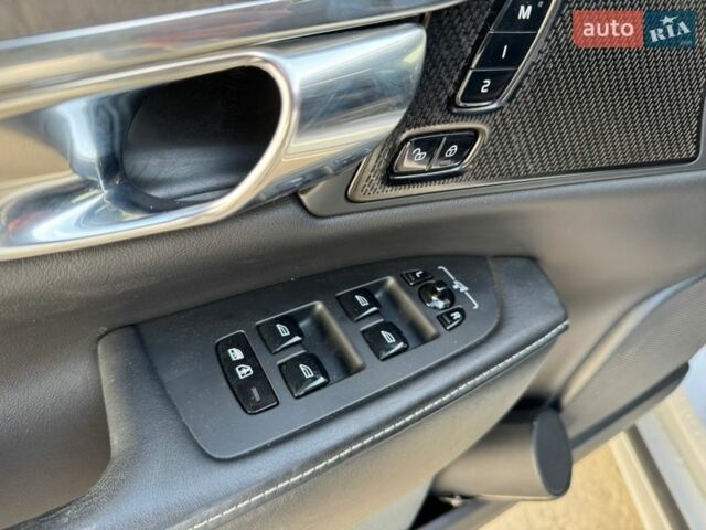 Серый Вольво С90, объемом двигателя 1.97 л и пробегом 170 тыс. км за 38999 $, фото 31 на Automoto.ua