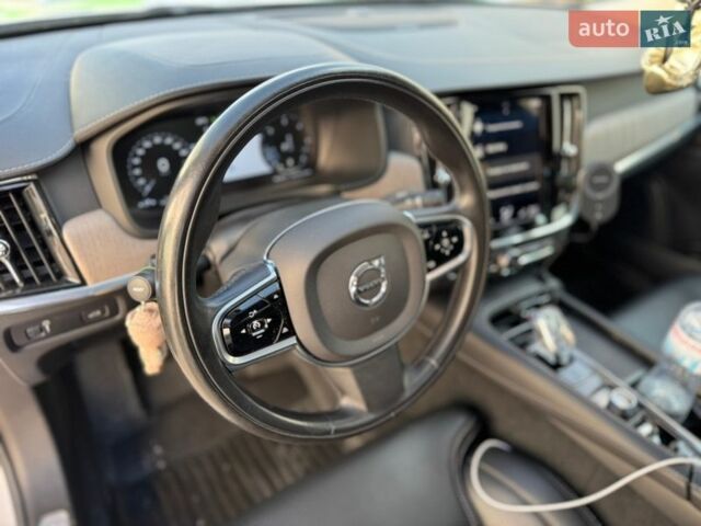 Серый Вольво С90, объемом двигателя 1.97 л и пробегом 170 тыс. км за 38999 $, фото 34 на Automoto.ua