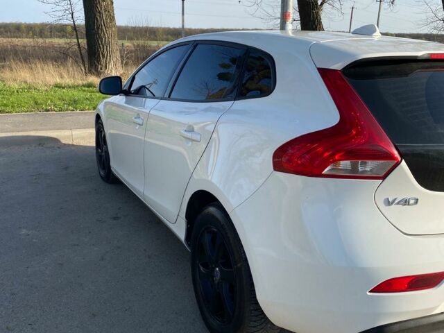 Білий Вольво V40, об'ємом двигуна 1.6 л та пробігом 150 тис. км за 11000 $, фото 3 на Automoto.ua
