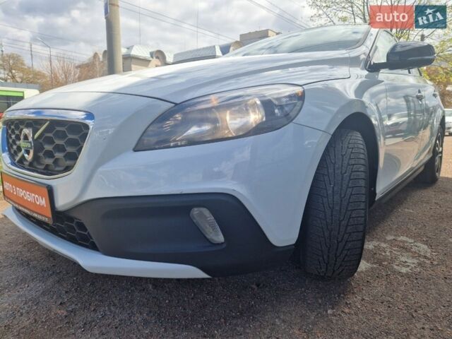 Белый Вольво В40, объемом двигателя 1.56 л и пробегом 263 тыс. км за 8500 $, фото 20 на Automoto.ua