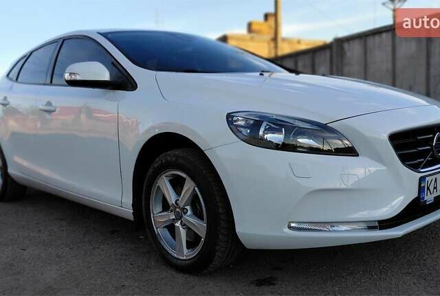 Белый Вольво В40, объемом двигателя 1.56 л и пробегом 118 тыс. км за 11600 $, фото 6 на Automoto.ua