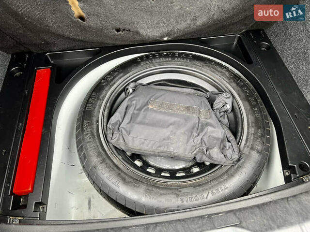 Білий Вольво V40, об'ємом двигуна 1.56 л та пробігом 309 тис. км за 9800 $, фото 48 на Automoto.ua