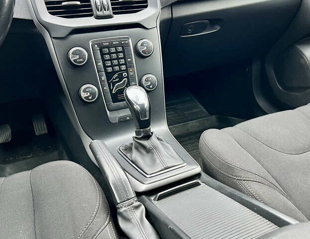 Білий Вольво V40, об'ємом двигуна 1.56 л та пробігом 309 тис. км за 9800 $, фото 42 на Automoto.ua