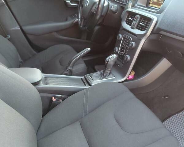 Белый Вольво В40, объемом двигателя 1.56 л и пробегом 118 тыс. км за 11600 $, фото 47 на Automoto.ua