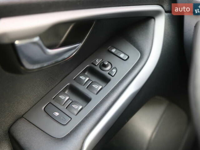 Белый Вольво В40, объемом двигателя 1.56 л и пробегом 144 тыс. км за 11900 $, фото 20 на Automoto.ua