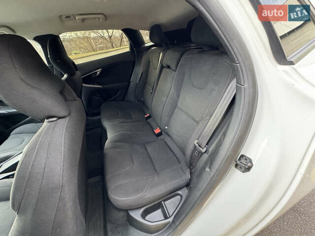 Белый Вольво В40, объемом двигателя 1.56 л и пробегом 308 тыс. км за 9499 $, фото 42 на Automoto.ua
