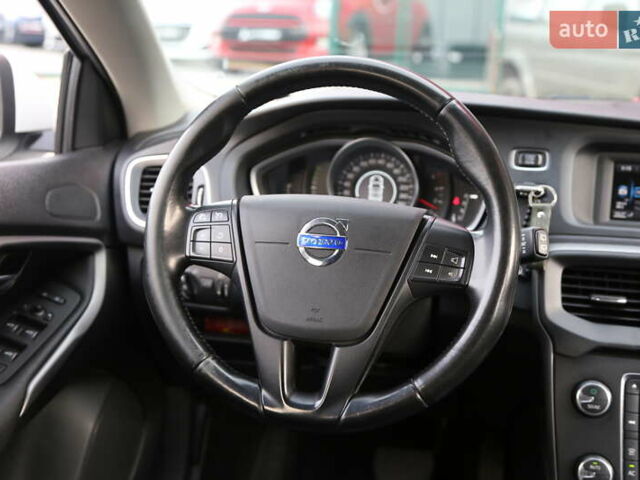 Белый Вольво В40, объемом двигателя 1.56 л и пробегом 144 тыс. км за 11900 $, фото 15 на Automoto.ua