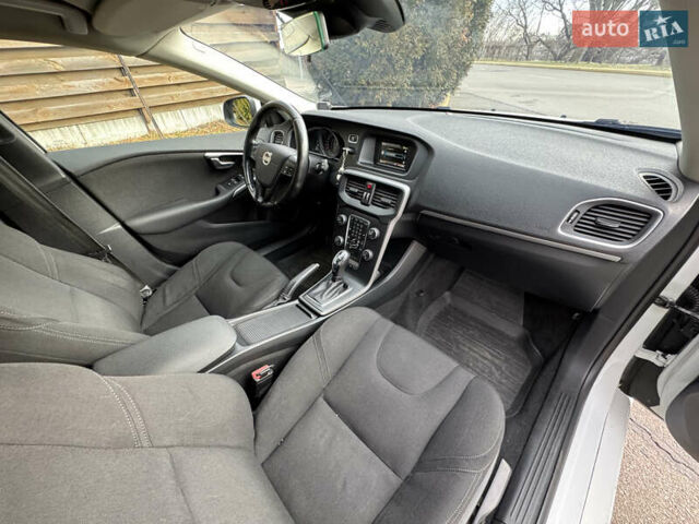 Белый Вольво В40, объемом двигателя 1.56 л и пробегом 308 тыс. км за 9499 $, фото 50 на Automoto.ua