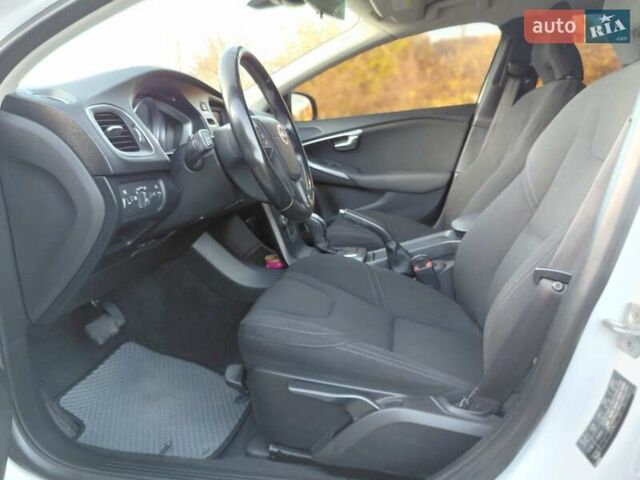 Белый Вольво В40, объемом двигателя 1.56 л и пробегом 118 тыс. км за 11600 $, фото 36 на Automoto.ua