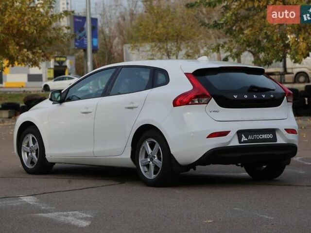 Белый Вольво В40, объемом двигателя 1.56 л и пробегом 144 тыс. км за 11900 $, фото 4 на Automoto.ua