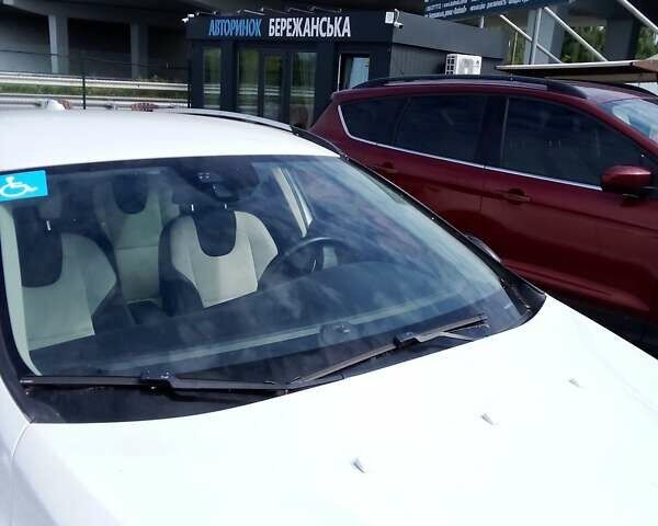Белый Вольво В40, объемом двигателя 1.6 л и пробегом 151 тыс. км за 13100 $, фото 4 на Automoto.ua