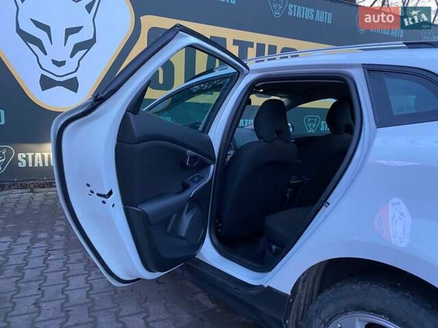 Белый Вольво В40, объемом двигателя 1.6 л и пробегом 139 тыс. км за 12700 $, фото 26 на Automoto.ua