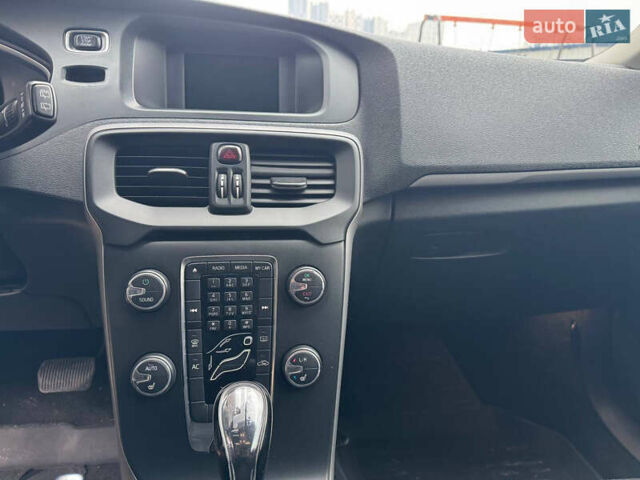 Белый Вольво В40, объемом двигателя 1.6 л и пробегом 309 тыс. км за 8900 $, фото 15 на Automoto.ua