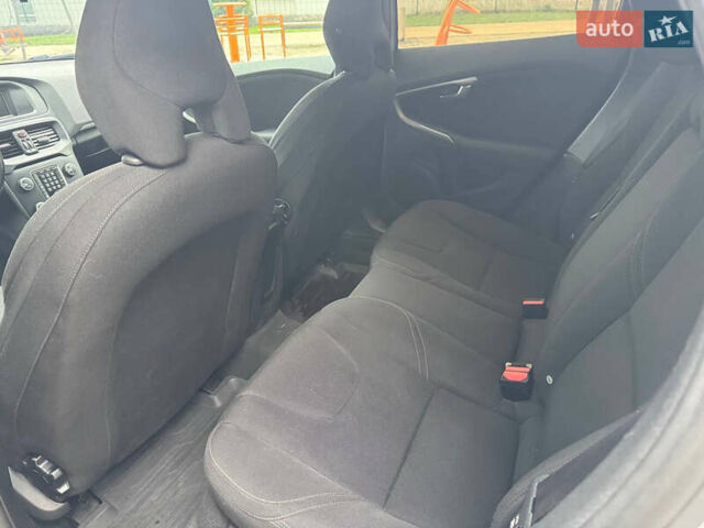 Белый Вольво В40, объемом двигателя 1.6 л и пробегом 309 тыс. км за 8900 $, фото 13 на Automoto.ua