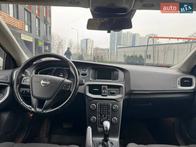 Белый Вольво В40, объемом двигателя 1.6 л и пробегом 309 тыс. км за 8900 $, фото 12 на Automoto.ua