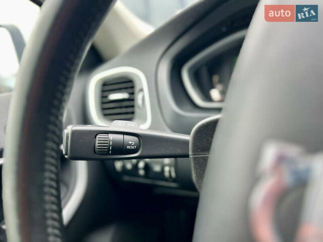 Білий Вольво V40, об'ємом двигуна 1.56 л та пробігом 309 тис. км за 9800 $, фото 21 на Automoto.ua