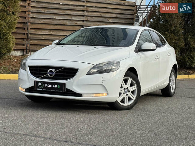Белый Вольво В40, объемом двигателя 1.56 л и пробегом 308 тыс. км за 9499 $, фото 7 на Automoto.ua