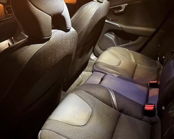 Білий Вольво V40, об'ємом двигуна 1.6 л та пробігом 172 тис. км за 10800 $, фото 5 на Automoto.ua