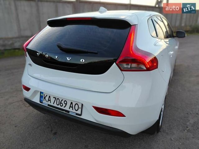 Белый Вольво В40, объемом двигателя 1.56 л и пробегом 118 тыс. км за 11600 $, фото 18 на Automoto.ua