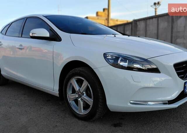 Белый Вольво В40, объемом двигателя 1.56 л и пробегом 118 тыс. км за 11600 $, фото 3 на Automoto.ua