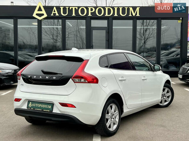 Білий Вольво V40, об'ємом двигуна 1.56 л та пробігом 310 тис. км за 10500 $, фото 13 на Automoto.ua