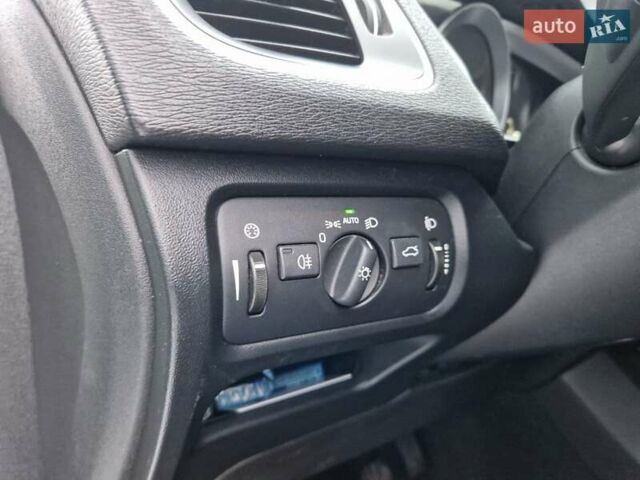 Білий Вольво V40, об'ємом двигуна 1.56 л та пробігом 259 тис. км за 8700 $, фото 9 на Automoto.ua