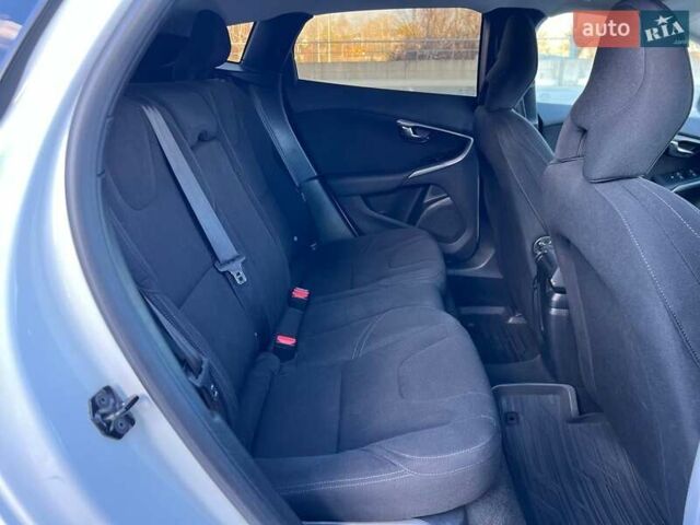 Білий Вольво V40, об'ємом двигуна 1.56 л та пробігом 307 тис. км за 8900 $, фото 26 на Automoto.ua